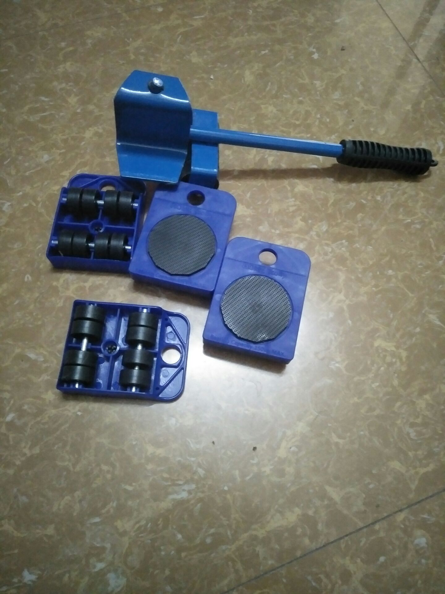 đây là đồ chơi trẻ em chứ đâu có thể di chuyển đồ nặng được. bán hàng vô lương tâm quá. đây là đồ chơi trẻ em chứ đâu có thể di chuyển đồ nặng được. bán hàng vô lương tâm quá.