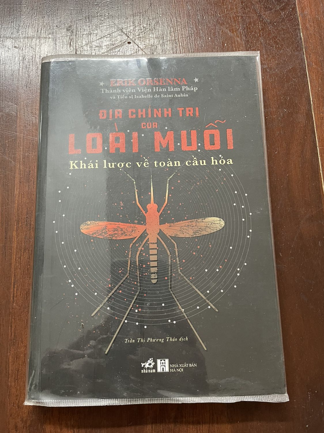 Cuốn này đọc thú vị nhưng quá dề dà.
Cuốn sách chứa đựng nhiều thông tin rất hay và lạ từ những nhà nghiên cứu ký sinh trùng.
Tác giả cũng dành nhiều thời gian đi nhiều nơi để kể lại câu chuyển.
Tuy nhiên cuốn sách quá dài, đọc rất mệt mỏi. Nếu tác giả thu gọn nội dung còn khoảng 100 trang sẽ dễ chịu hơn.