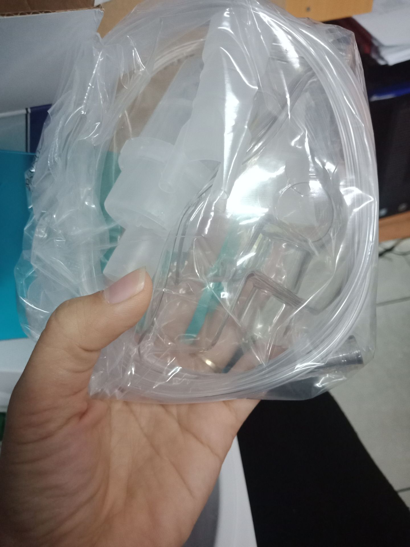 máy giao nhanh,  2 ngày là có dùng,  đúng mô tả, phun mạnh nhưng nhược điểm là tiếng hơi ồn. giá tiền rất ổn .  mong là dùng bền.  cảm ơn shop.  nhờ vậy mà 2 đứa con mình ko phải chạy đi phun ngày mấy cữ lúc ốm.