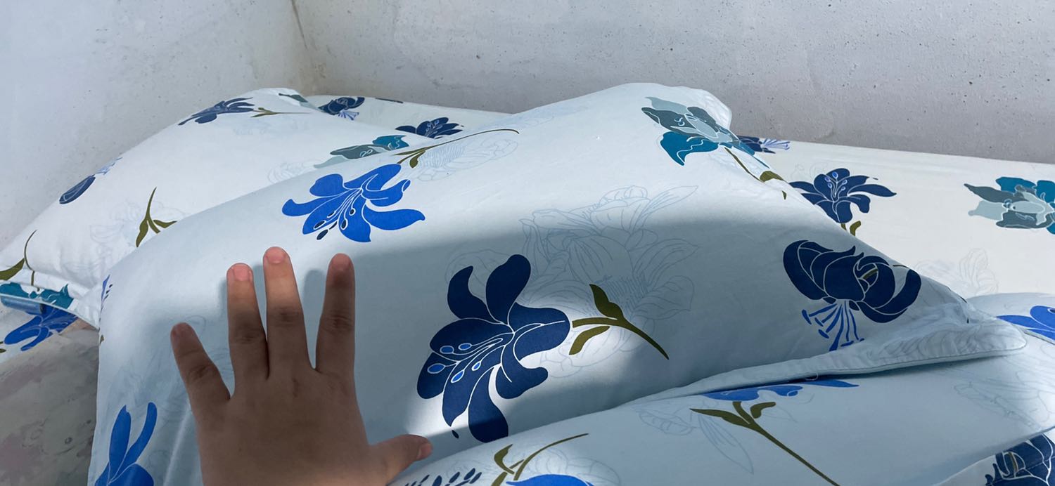 Mềm vừa phải đúng kích thước mật độ bông vừa xẹp hay không thì không rõ nhưng đường may chắc chắn không rách bỏ máy giặt được Mềm vừa phải đúng kích thước mật độ bông vừa xẹp hay không thì không rõ nhưng đường may chắc chắn không rách bỏ máy giặt được