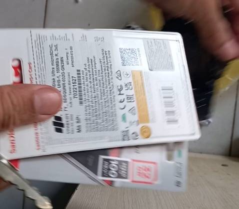 Lại đơn vận chuyển qua viettel post siêu chậm trễ tiếp tục 3 ngày so với dự kiến. Giờ còn phải cân nhắc có nên đặt tiki hay shoppe vì viettel post giao chậm quá lúc cần chờ lâu quá