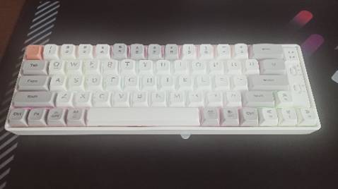 Phím oke mô tả đúng nè lúc nhận và sài thử lần đầu rất ưng nhưng không biết ấn nútthay đổi màu sắc với mấy phím kia một xíu :D. Nhưng nói chung là quá okeee