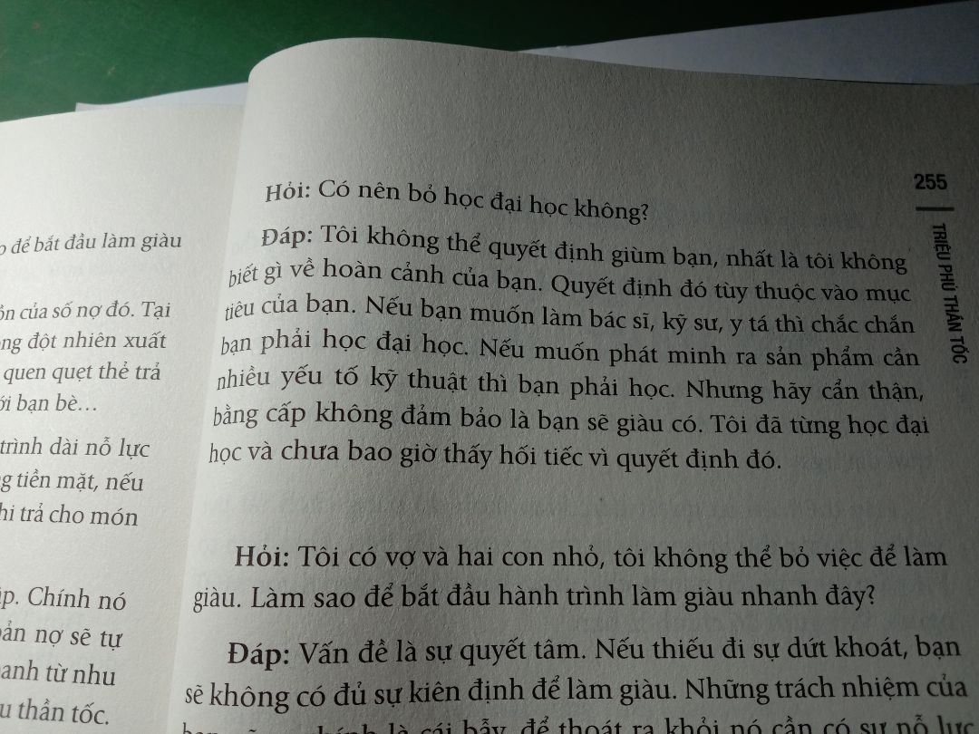 Để mình nói các bạn nghe điều này! Đó là bạn cần phải hành động nhất quán theo niềm tin và niềm tin đó phải đúng đắn ngay từ đầu. Từ rất lâu trc đây mjh đã ko nhận ra. Giá mà mjh có thể quay lại năm 20t, giờ thì mjh đã biết... Cảm ơn tác giả và dịch giả rất nhiều