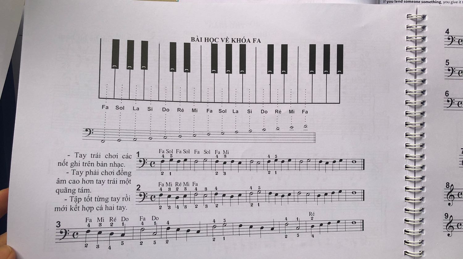 Sách trình bày rõ ràng , dễ học cho những bạn mới bắt đầu học piano . 
Tiki giao hàng nhanh và đóng hàng rất cẩn thận