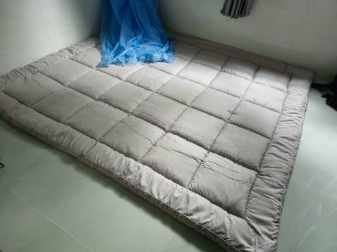 Đúng kích thước. Mỏng, nhẹ. Như một cái chăn bông.