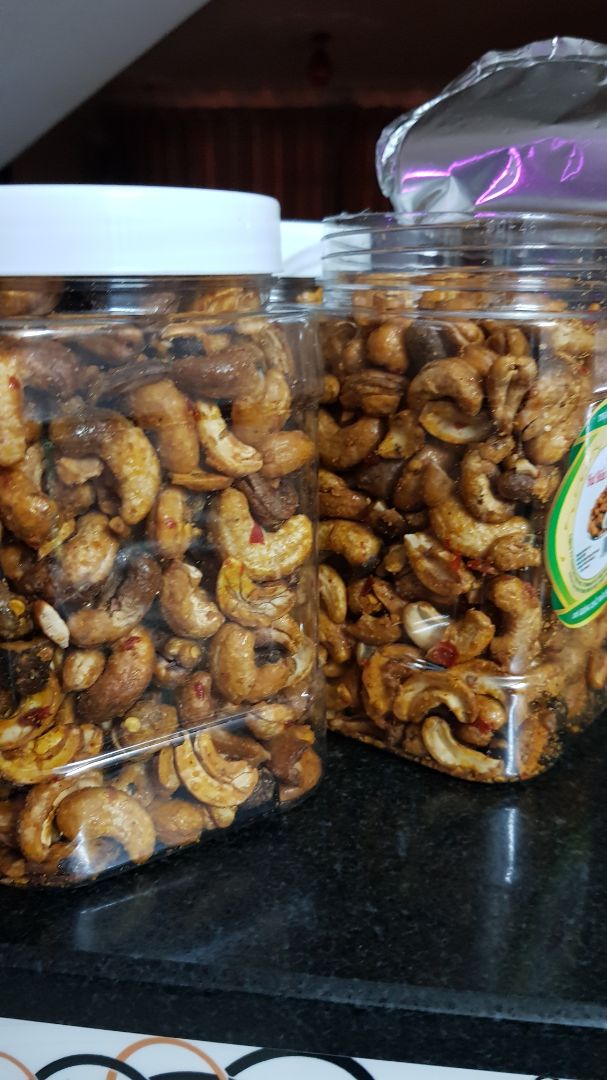 Hàng mới, vị ngon, ok nha. Chỉ là màu nhiều hạt ... đen đen cho mình cảm giác không thích vì giống bị quá nhiệt độ, khét. Cũng may là ăn thử hạt đen này bình thường. Giao hàng nhanh, shipper giỏi tìm đường.