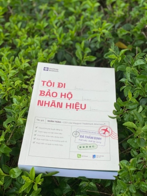 Sách thiết kế đẹp, nội dung như truyền tải hết những kiến thức liên quan đến nhãn hiệu và đi đến từng ví dụ chi tiết cần thiết cho các chủ doanh nghiệp, các bạn svien muốn có một cẩm nang để tham khảo.