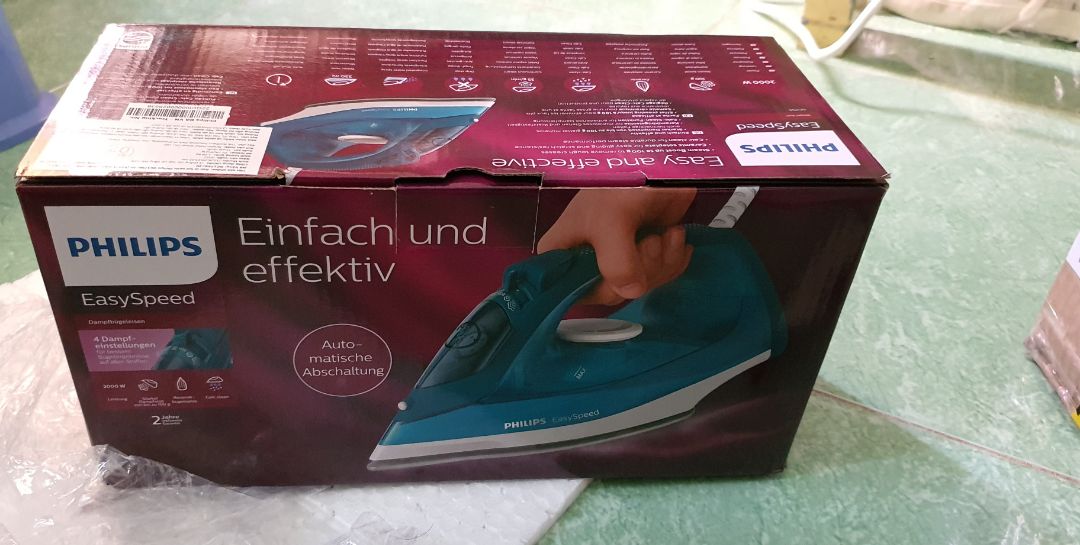 Đóng gói cẩn thận. Cầm không nặng tay, thoải mái. Nếu đổ nước quá vạch đã có, đèn bàn ủi nháy sáng 1 lần rồi tắt. Trường hợp này chỉ cần lấy bớt nước ra, đúng vạch định sẵn thì bàn ủi hoagj động bình thường. Tài liệu hướng dẫn thì nhiều nhưng cụ thể về từng chức năng thì không nói rõ. Có phiếu bảo hành 2 năm kèm theo.