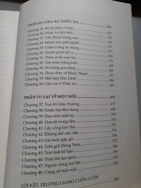 Cày xong bộ Tam quốc là phải đi lùng các cuốn bình luận sách. Mới mở ra đọc được bình luận về Tào Tháo - nhân vật yêu thích của mình mà tâm đắc ghê: thà làm "chân tiểu nhân" còn hơn "ngụy quân tử". Mà trong Tam quốc thì ngụy quân tử đầy rẫy.