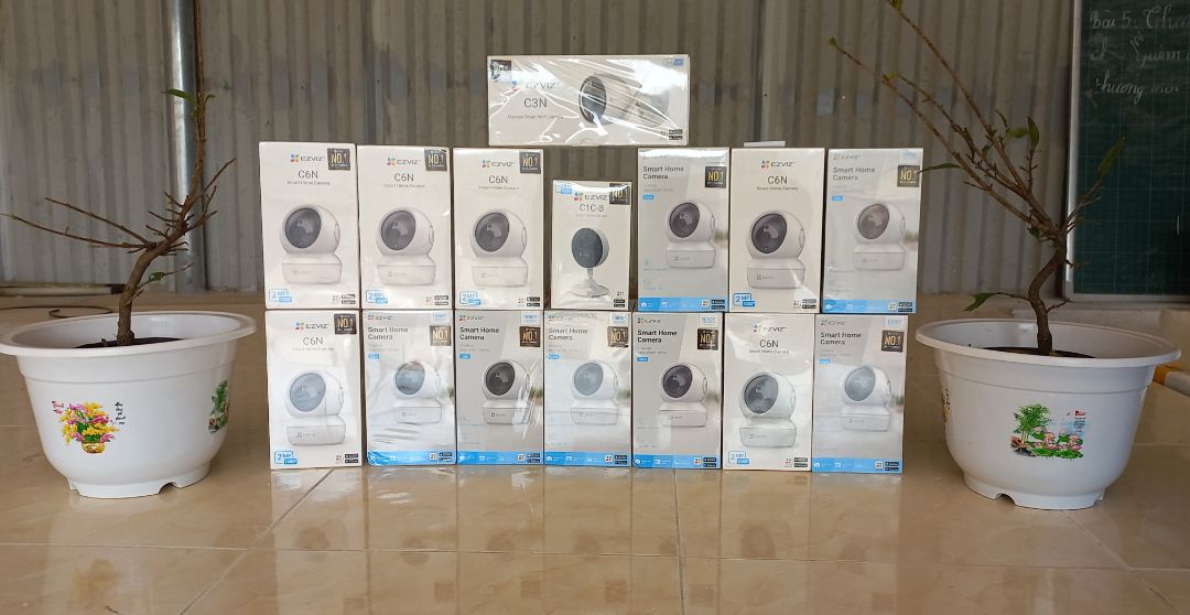 SP tốt. Đã mua nhiều lần tại shop nhưng lần này nhận hơi buồn vì hộp ngoài bẹp nhòe. May là hộp camera chỉ móp 1 góc nhỏ. Cần đóng gói và vận chuyển cẩn thận hơn, nên đệm thêm lớp bọt bóng hoặc xốp để tránh móp méo khi vận chuyển.