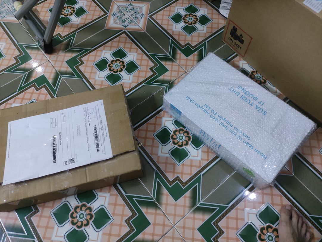 giao khá nhanh so với dự kiến. cơ mà mình tìn TH true milk mà ko có nên mua đại loại này. giá cũng hợp lý. uống thấy cũng dc. ok. đonga gói, vận chuyển tốt. hàng hóa ko móp méo gì cả giao khá nhanh so với dự kiến. cơ mà mình tìn TH true milk mà ko có nên mua đại loại này. giá cũng hợp lý. uống thấy cũng dc. ok. đonga gói, vận chuyển tốt. hàng hóa ko móp méo gì cả