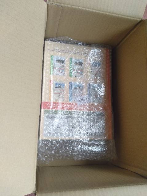 - Nhìn chung là giao hàng nhanh hơn so với thời gian dự kiến. Sách cũng mới, chất lượng. Dùng bản giấy học tập cho tập trung. 
- Shipper thì là người nhà rồi nên bỏ qua. 😄