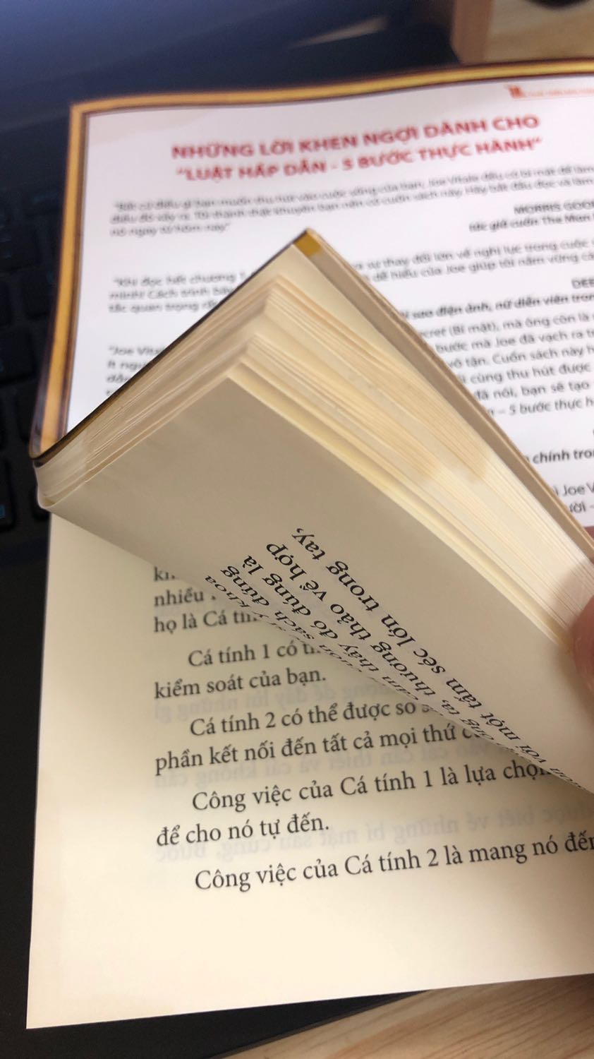 Sách bị thấm nước 1 góc, bị lan qua nhiều trang, sách dơ. Quá thất vọng.