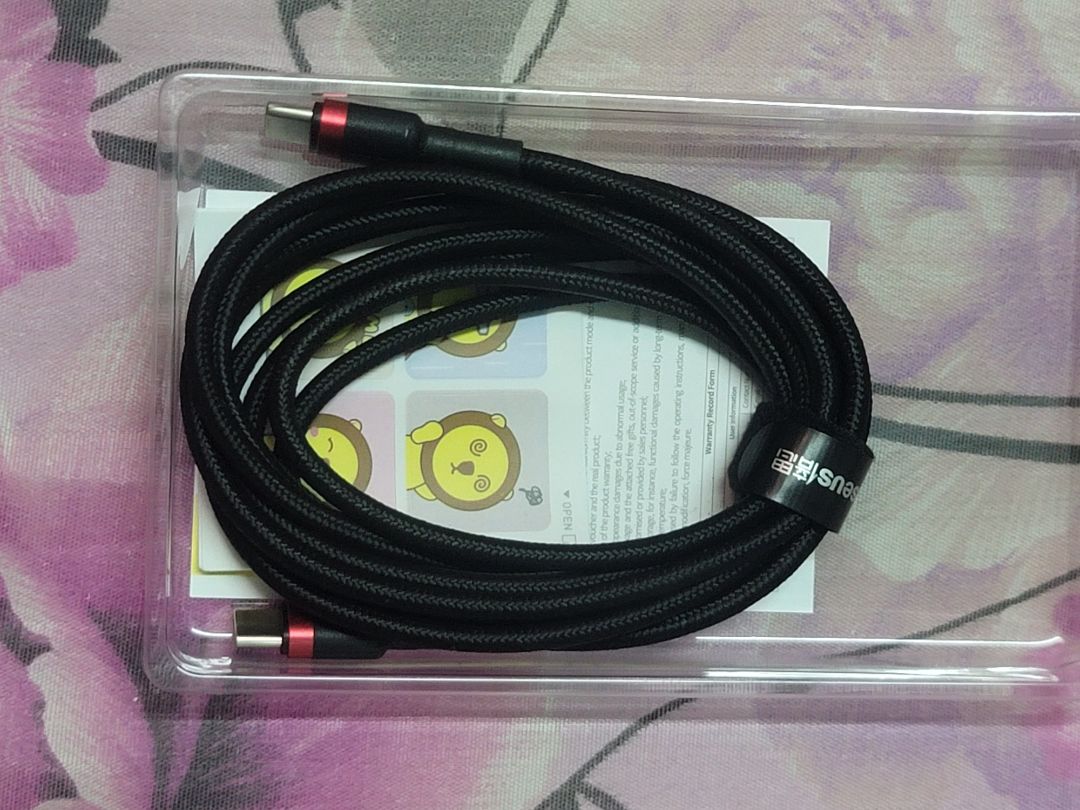 cáp sạc dài và bọc dù chắc chắn. shop lần sau đóng gói nên lấy giấy cứng hơn để đóng gói, nhận kiện hàng rách móp sẹp lép may bên trong vẩn ok