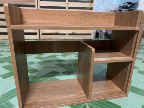 Shop đóng hàng cẩn thận. Kệ khá chắc chắn, thẩm mỹ tốt.