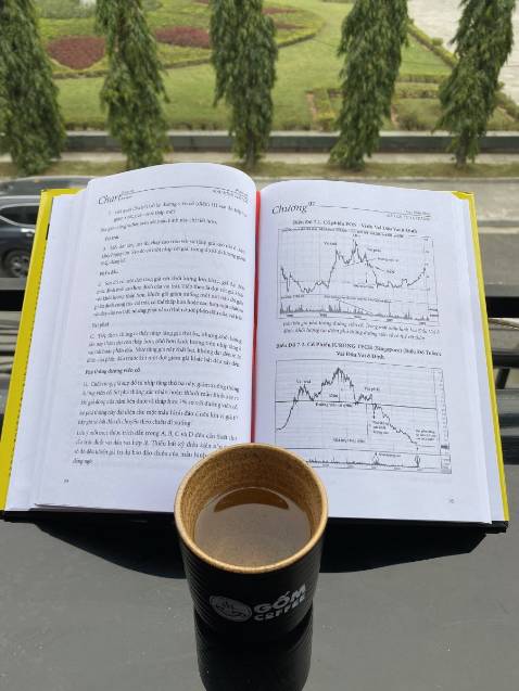 Ship hàng rất nhanh nhưng với 1 đứa không chỉ đọc mà còn trưng tủ sách sưu tầm như mình vẫn mong lần sau shop gói thêm bọc bong bóng để tránh móp sách