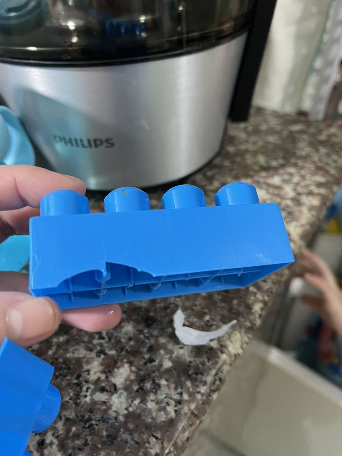 Mới khui đã bể.. ko đáng bao nhiêu nên thôi khỏi đổi