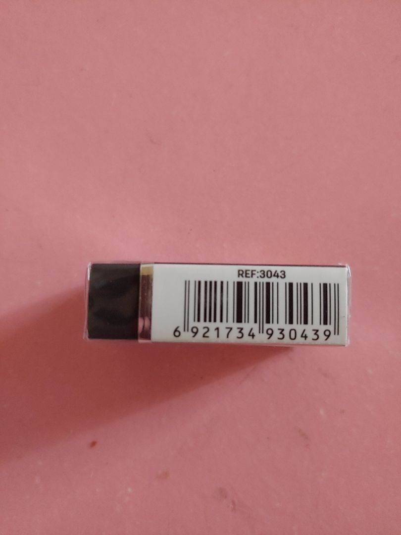 Gôm tẩy mạnh, nhanh và sạch vết bút chì. Bé dễ dàng sử dụng mà không bị lem bẩn, không bị rách giấy. Chất lượng Gôm là okie, giá cả cạnh tranh. Luôn ủng hộ Deli và các sản phẩm của Deli vì Chất lượng và giá sale tốt. Cảm ơn Shop nhiều