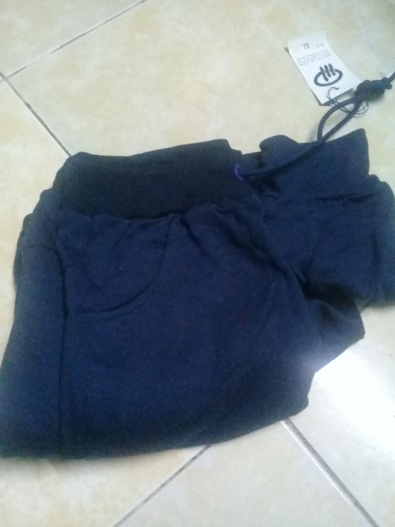 quần vải dày chắc may kĩ tốt lắm phù hợp với giá          tiền