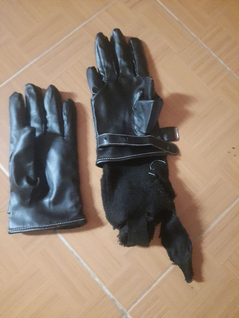 vừa mua về, đeo thử, thấy chật, rút tay ra thì phần đêmh lót ra theo. Hàng giảm giá đúng là hàng giảm giá, đừng kỳ vọng quá nhiều