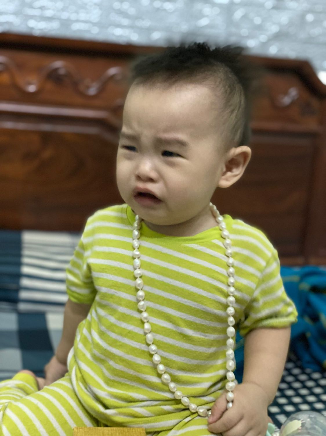 Ngọc sáng nhiều vân đẹp quá, viên ngọc thô nên k tròn cũng k dẹt, nhưng tổng thể nhìn ngọc trai rất thật, và đáng đồng tiền.