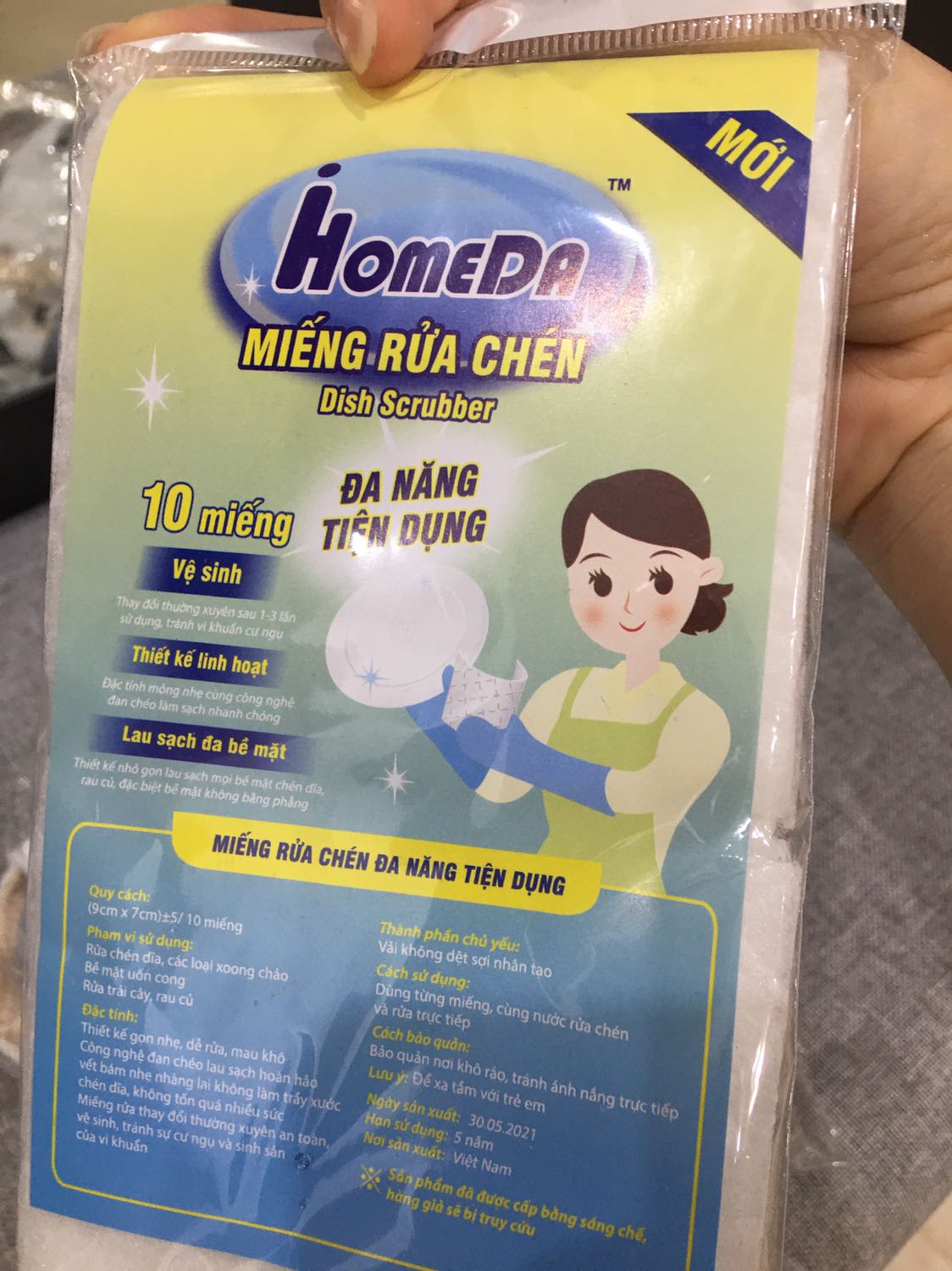 Sản phẩm dùng được, lúc mới dùng hơi cứng!