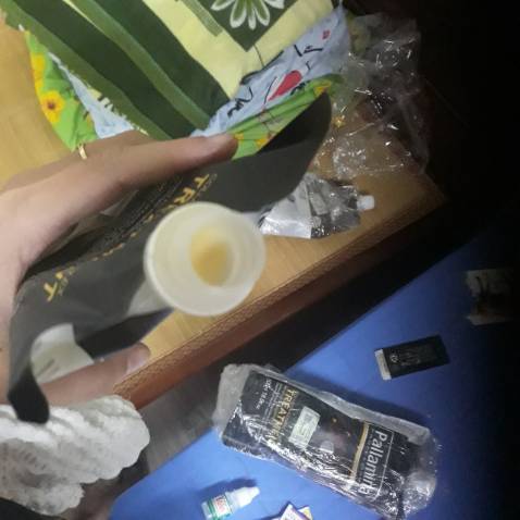 Nhận xét về sản phẩm: 
Đánh giá cảm quan bên ngoài là chính hãng đủ 3 tem sáng chữ rõ ràng nhìn ko giả. Về tem mình thấy tem hơi bị rách 1 chút nhưng có thể do quá trình đóng gói, tem này ko bị rách đúng phần mở là Ok. Mình thích thành phần đủ cả collagen và Keratin nên đã thử mua. Nói chung thấy mềm mượt bớt xù khỏe tóc hơn ngay từ lần sử dụng đầu, tuy nhiên mùi hương ko thơm như Dầu hấp ủ tóc siêu mượt Karseell Maca Essence Repair Collagen. Với mình thắc mắc sau khi mở nắp vặn sản phẩm ko có lớp màng bóc mà nhìn thấy sản phẩm luôn. Dù sao cũng dùng thấy Ok rồi nên cho 5 sao.