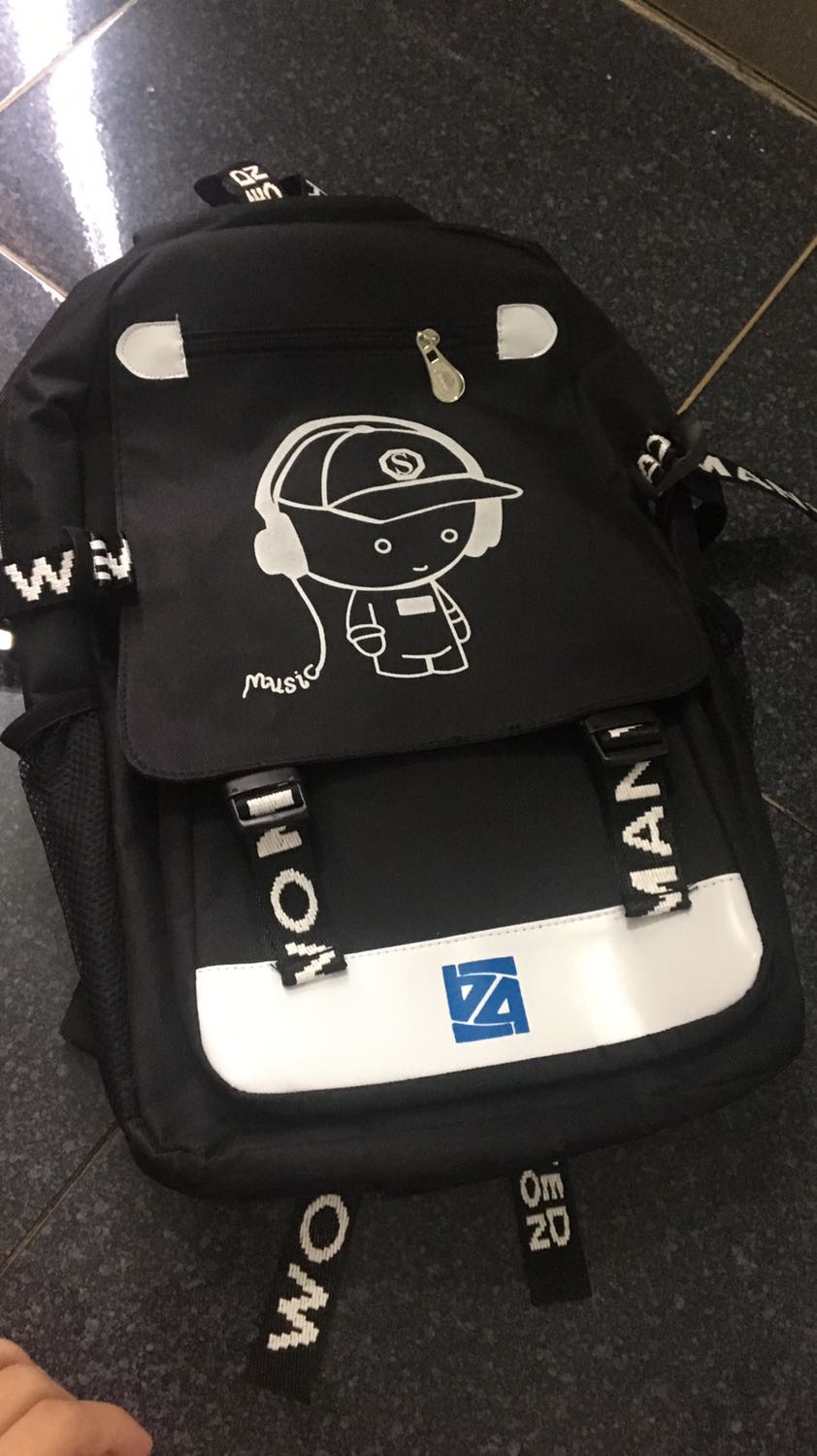 Ukm! Tôi đã xem hình và đã đặt hàng. Khi nhận hàng thì.... wow thật kinh ngạc tôi dường như ko tin và mắt mình nữa. Cái balo ko phải nói là cái túi mà tôi nhận được nó nhỏ hơn trong hình rất nhiều. Balo công nghệ uk? Bây h thì tui đã tin quảng cái chỉ để *** người xem. Hi vọng là Tiki chỉ đang gửi nhầm hàng