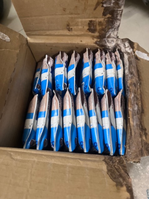 Mất tiền mua mà thùng sữa nhận được ướt hết cả. Không biết túi nào rò rỉ, không dám uống luôn. Đề nghị shop cho lời giải thích