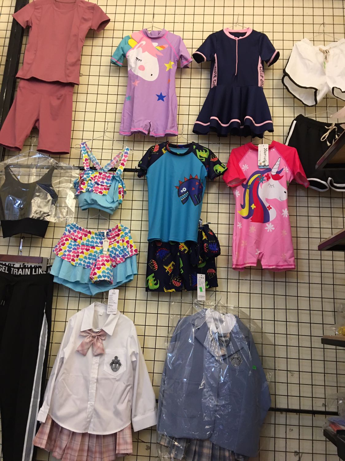 Hộp bút rấtđẹp nha shop đã mua lần 2 và thấy rất rất hài lòng luôn , sẽ còn ủng hộ shop dài dài