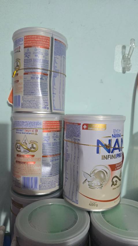 Mua 8 hộp nóp cả 8. Bên giao hàng đóng cực kỳ cẩn thận. Vậy nên đây là sữa bị móp hộp từ trước mà vẫn bán cho khách. Đồ dối trá. Mua 8 hộp nóp cả 8. Bên giao hàng đóng cực kỳ cẩn thận. Vậy nên đây là sữa bị móp hộp từ trước mà vẫn bán cho khách. Đồ dối trá.