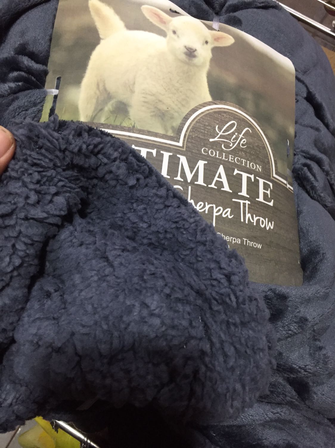 Nhận dc rất hài lòng ! Sờ thôi thấy mịn lắm luôn ... giờ mới biết còn nhiều màu nữa cơ ! Nhưng thôii ?