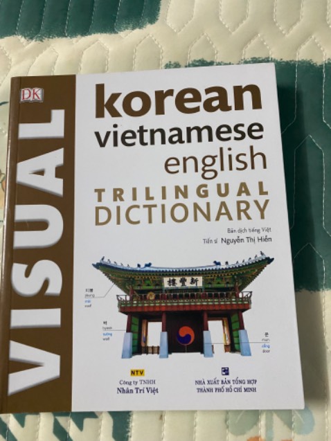 Mình yêu sách và giữ sách rất kỹ, vậy mà nhà sách đã không có dịch vụ bọc bìa rồi mà còn chọn một quyển nhăn gãy bìa gửi cho mình. Vừa mở đóng gói là một trận thất vọng trào lên. Mình yêu sách và giữ sách rất kỹ, vậy mà nhà sách đã không có dịch vụ bọc bìa rồi mà còn chọn một quyển nhăn gãy bìa gửi cho mình. Vừa mở đóng gói là một trận thất vọng trào lên.