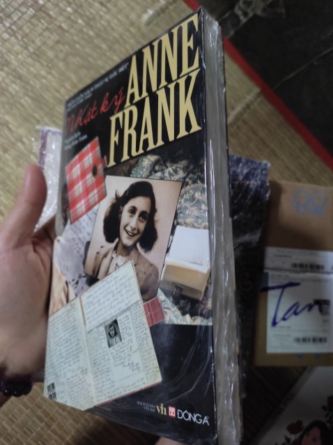 Sách còn nguyên seal nên mình chưa nỡ mở ra.