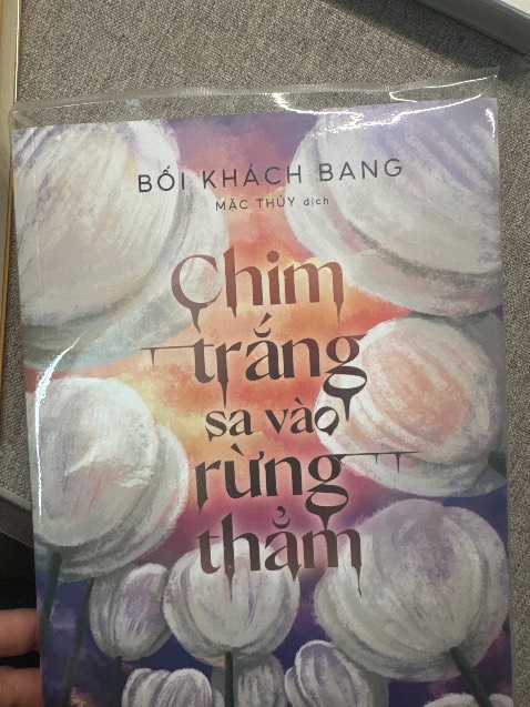 Mua bookcare để bọc sách kiểu bày thì thôi cũng pó tay cái sự ẩu tả. Nhìn khó chịu thật sự.