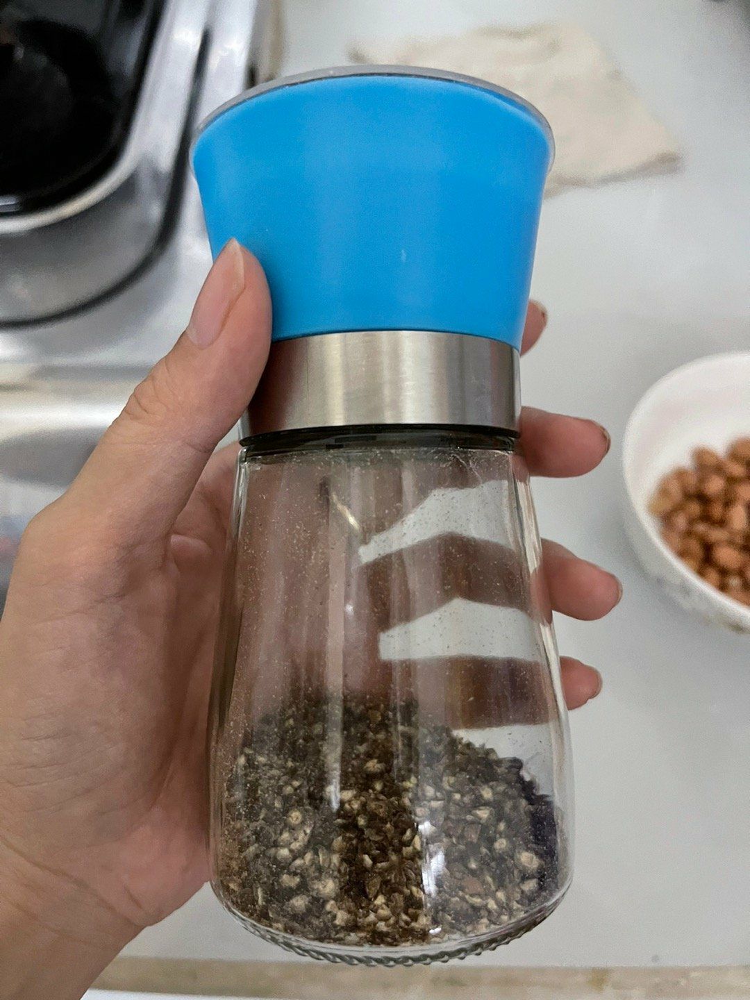 Hàng giao nhanh lắm ạ, tầm 2ngày là có
Đóng gói thì siêu cẩn thận lun
Xay khá nhiễn và dễ xay 
Tiện lắm ạ, với giá này thì nên sắm cho mình 1 cái nhaa^^