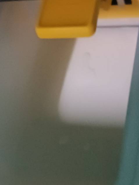 Tôi đi công tác nước ngoài không thể đến các siêu thị điện máy trực tiếp chọn lựa giáo hết niềm tin vào tiki. Sau đó tôi nhận lại sự thất vọng. Đầu tiền phần khay đựng nước giặt không hoạt động, chúng tôi đã liên hệ nhân viên bên phía tiki hướng dẫn sửa chữa nhưng vẫn không được. Giặt đồ xà phòng không xuống. Thứ hai, toàn bộ đồ giặt đều không được vắt mặc dù đã chọn chế độ vắt. Tôi đã yêu cầu nhân viên quay lại 2 lần xem tình trạng máy nhưng vẫn không khả quan. Tôi muốn hoàn lại tiền hoặc hoàn lại một chiếc máy mới. Nhiều lần mua điện máy trên tiki nhưng lần này tôi thật sự rất thất vọng