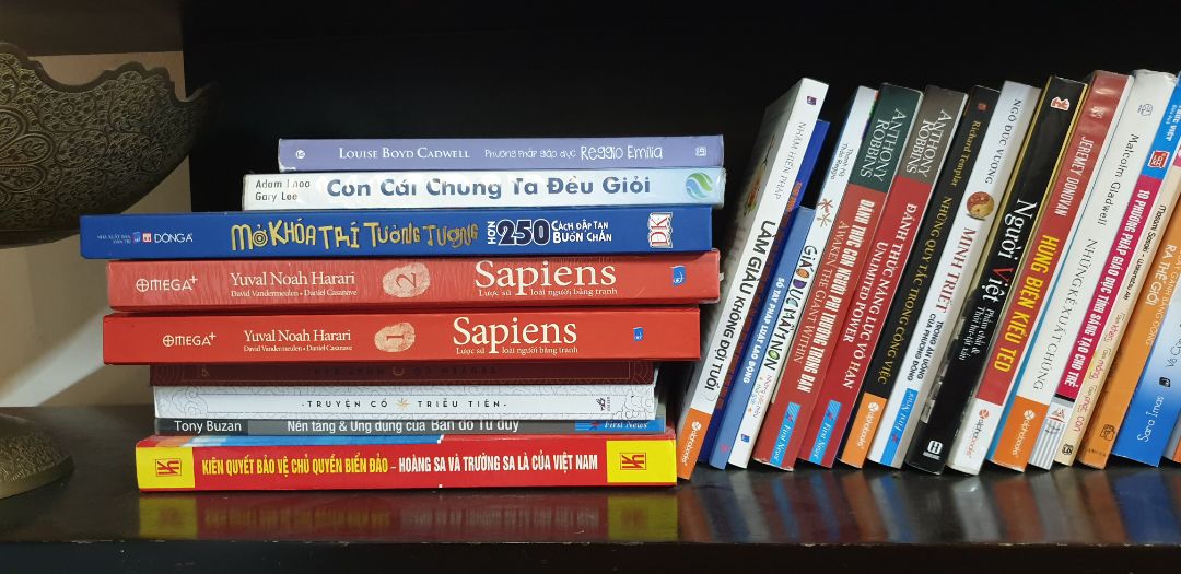 Omega đã rất nhanh khi cho xuất bản tập tiếp theo của bộ sách thú vị này!!
Thật sự đây là 1 bộ sách không thể thiếu trong gia đình nhà bạn. Sách chữ dành cho bố mẹ, sách tranh dành cho con trẻ. Nếu thêm cuốn Lược sử thế giới của E.H.Gombrich sẽ thành một sự kết hợp tuyệt vời về sách giáo khoa lịch sử thế giới cho trẻ!!!