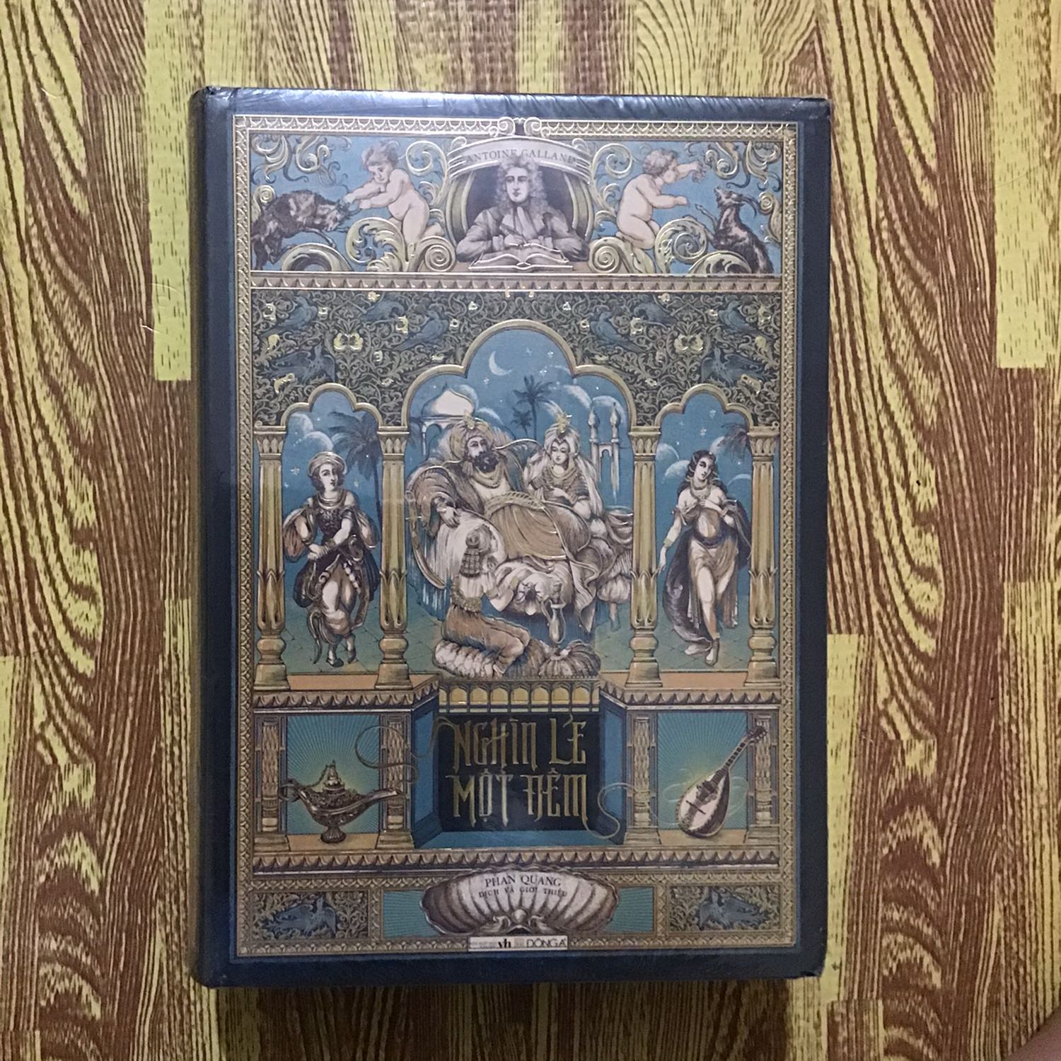 Mua đúng hôm Tikitrading giảm sâu,63% còn 353k . Áp thêm mã shop giảm 30k Tiki cho đơn 299k,mình làm nhiệm vụ hằng ngày có mã giảm 15k/ đơn 250k. Tổng giảm 45k nữa. Ai thanh toán qua ví zalopay,vnpay dịp này còn giảm thêm 10-40k nữa,quá ngon nghẽ cho cuốn sách cả triệu bạc. Giao hàng nhanh,sách nguyên vẹn