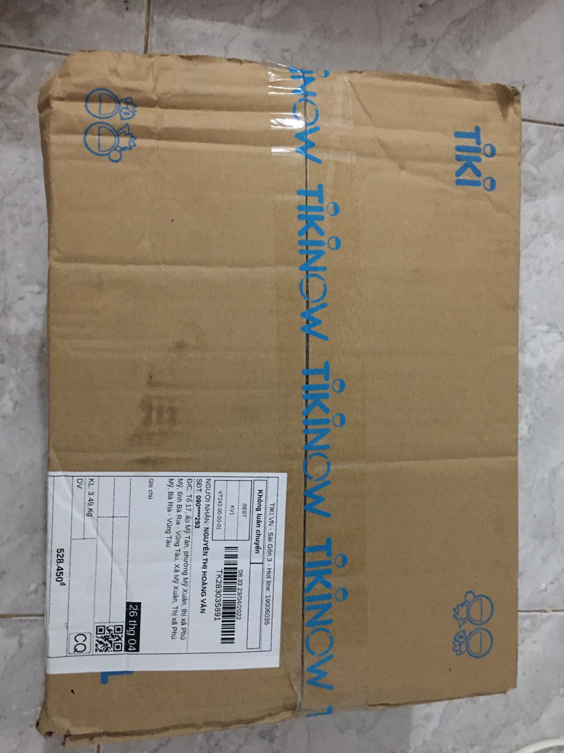 Hàng giao nhanh ơi là nhanh, báo thứ 3 sẽ giao mà chủ nhật đã có. Mỗi tội khâu đóng gói của Tiki thì lỏng lẻo quá nhưng trộm vía là k có cuốn sách nào bị sao cả. Mình tự nhân là khách hàng dễ tính mà còn thấy không ưng bụng với lần đóng gói này, mong Tiki cải thiện chứ k là mất khách ah.