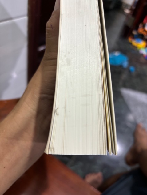 Sản phẩm bị bong tróc, hơi dơ 1 xíu.