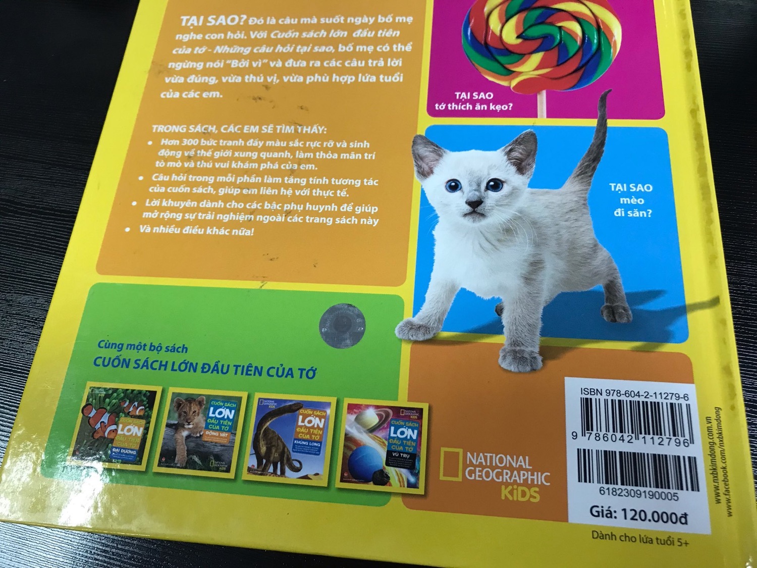 Sách bìa cứng cáp, nội dung và hình ảnh được in màu rõ ràng. Tuy nhiên, sách bảo quản ko được tốt nên bìa sau trầy xước và bị dơ. Cần bảo quản tốt hơn và nên kiểm tra kỹ trước khi giao hàng cho khách hàng.