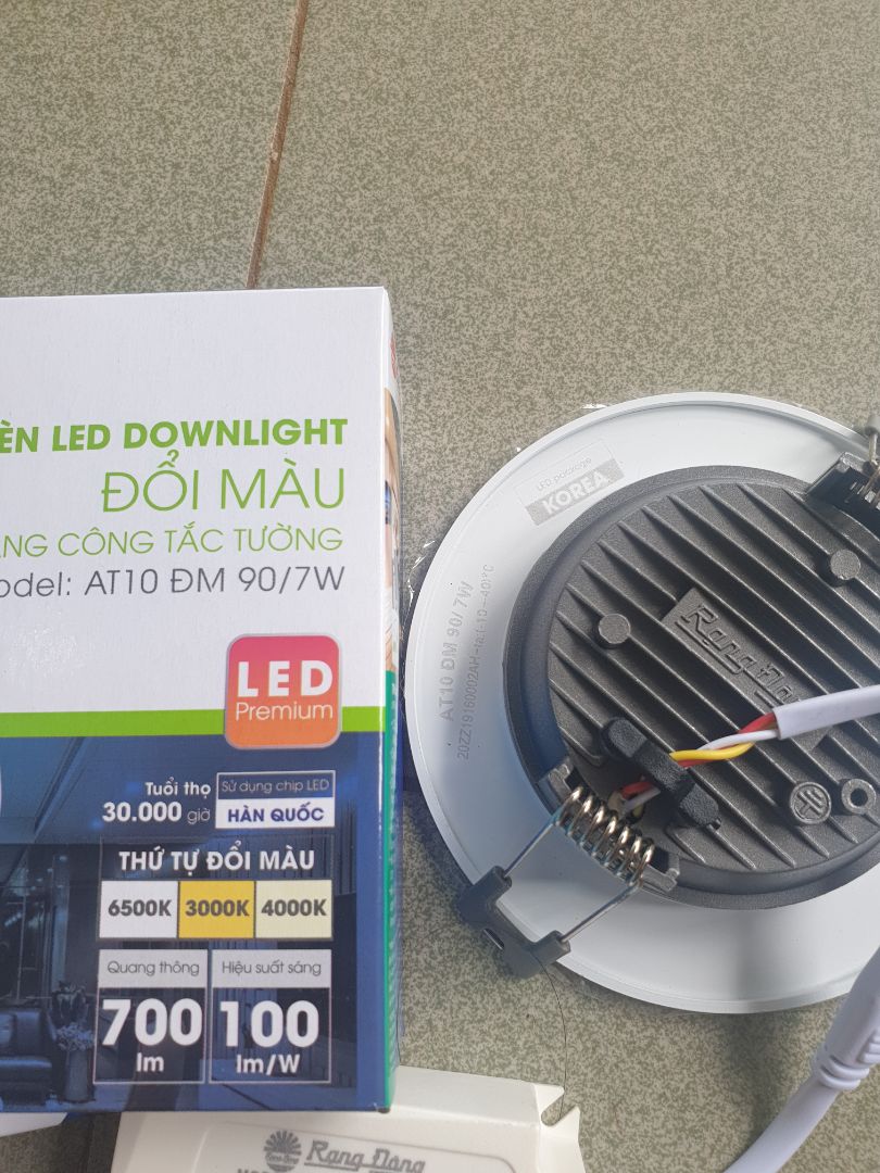 đăng ký mua đèn âm tran 9w, shop lại giao 7w, mong đổi lại nhé
