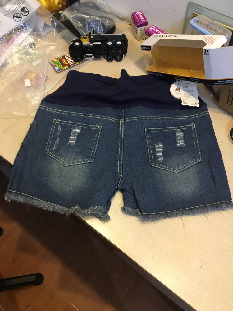 Quần jeans có chata lượng tốt, hợp thời trang. Đường chỉ may chắc chắn Quần jeans có chata lượng tốt, hợp thời trang. Đường chỉ may chắc chắn