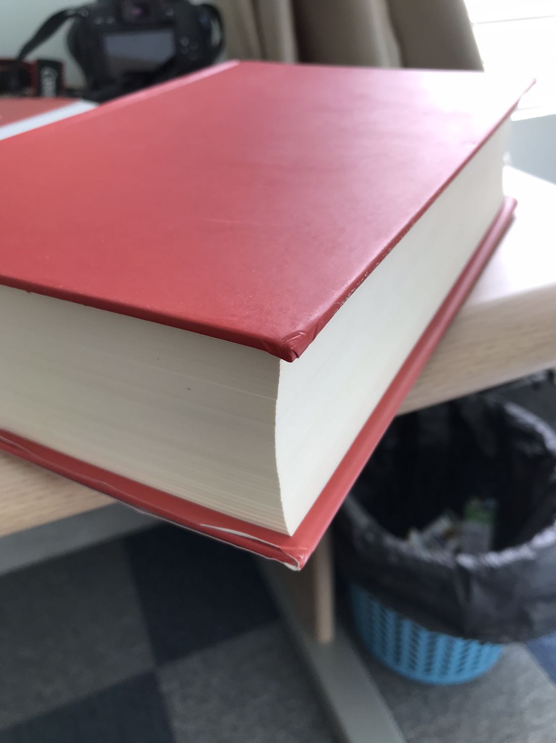 Sách đóng gói móp méo hết sách. Mình mua tiki đóng gói giao hàng sách rất tệ. Hư hết sách. Quá thất vọng.