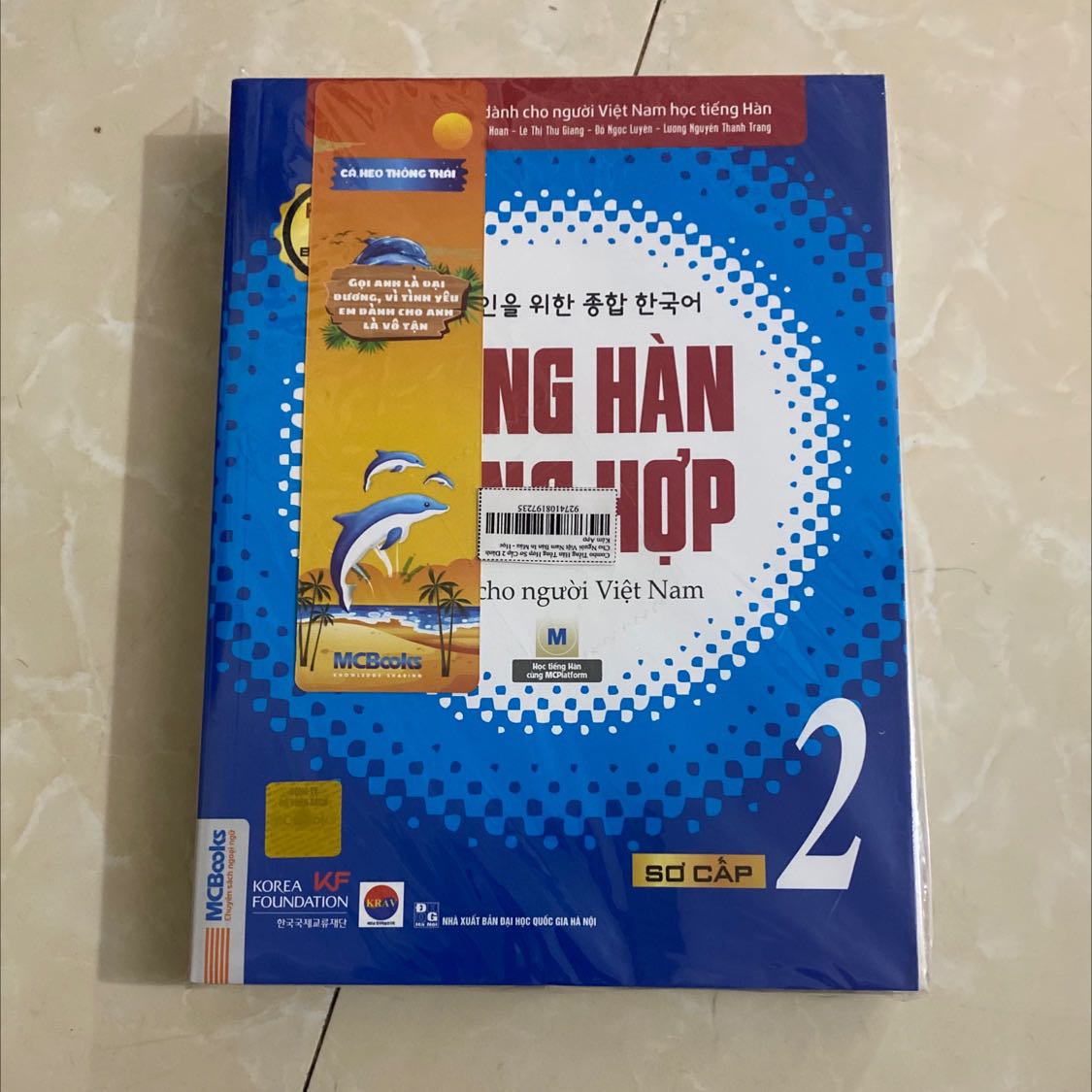 Sách y hình lại giao hàng nhanh. Sách đẹp màu đẹp lại còn mua được giá sale. Rất là ưng luôn lần sau sẽ quay lại ủng hộ MC BOOK dài dài luôn