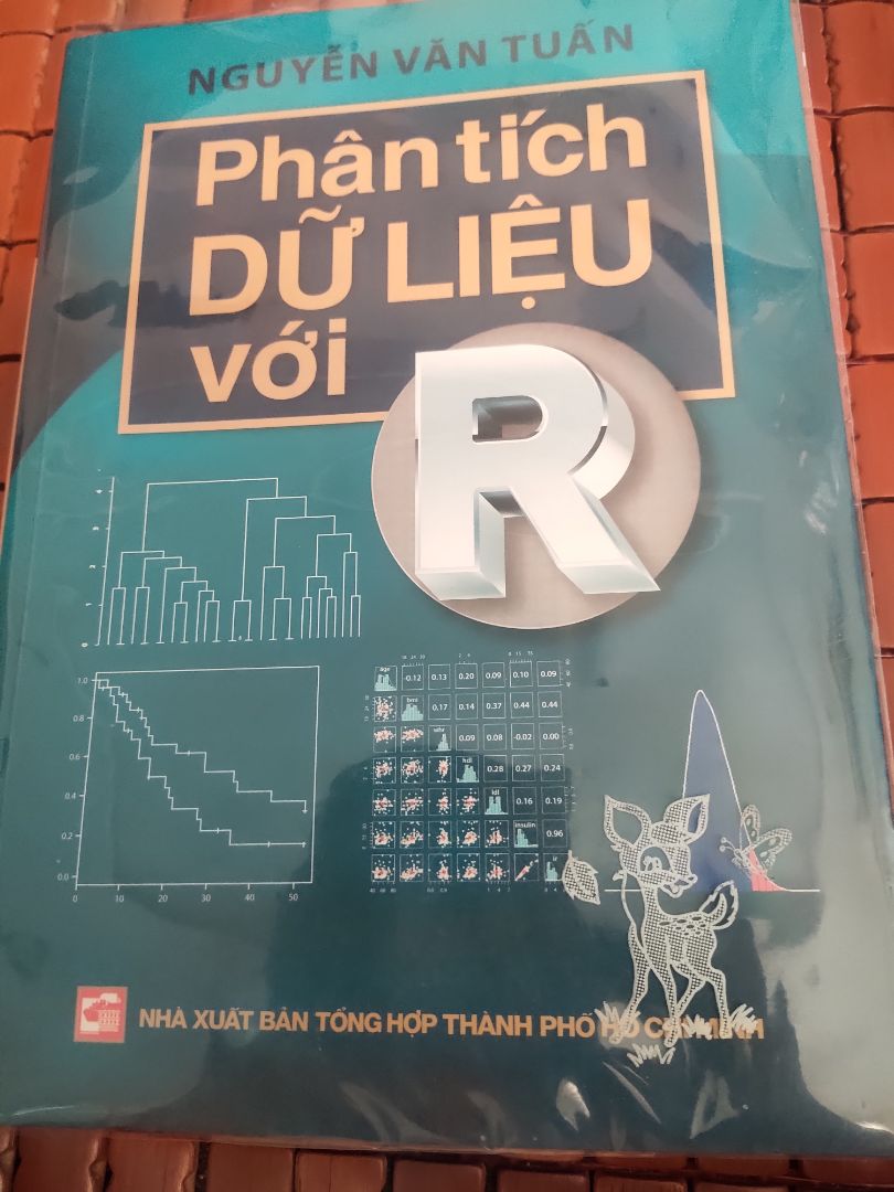 sách cực hay, sản phẩm rất tốt cho những nhà nghiên cứu khoa học, phân tích số liệu, có thể tự học, tự tìm hiểu và nghiên cứu về R theo những nội dung thầy Tuấn dạy trong sách, sách mới, không mất trang