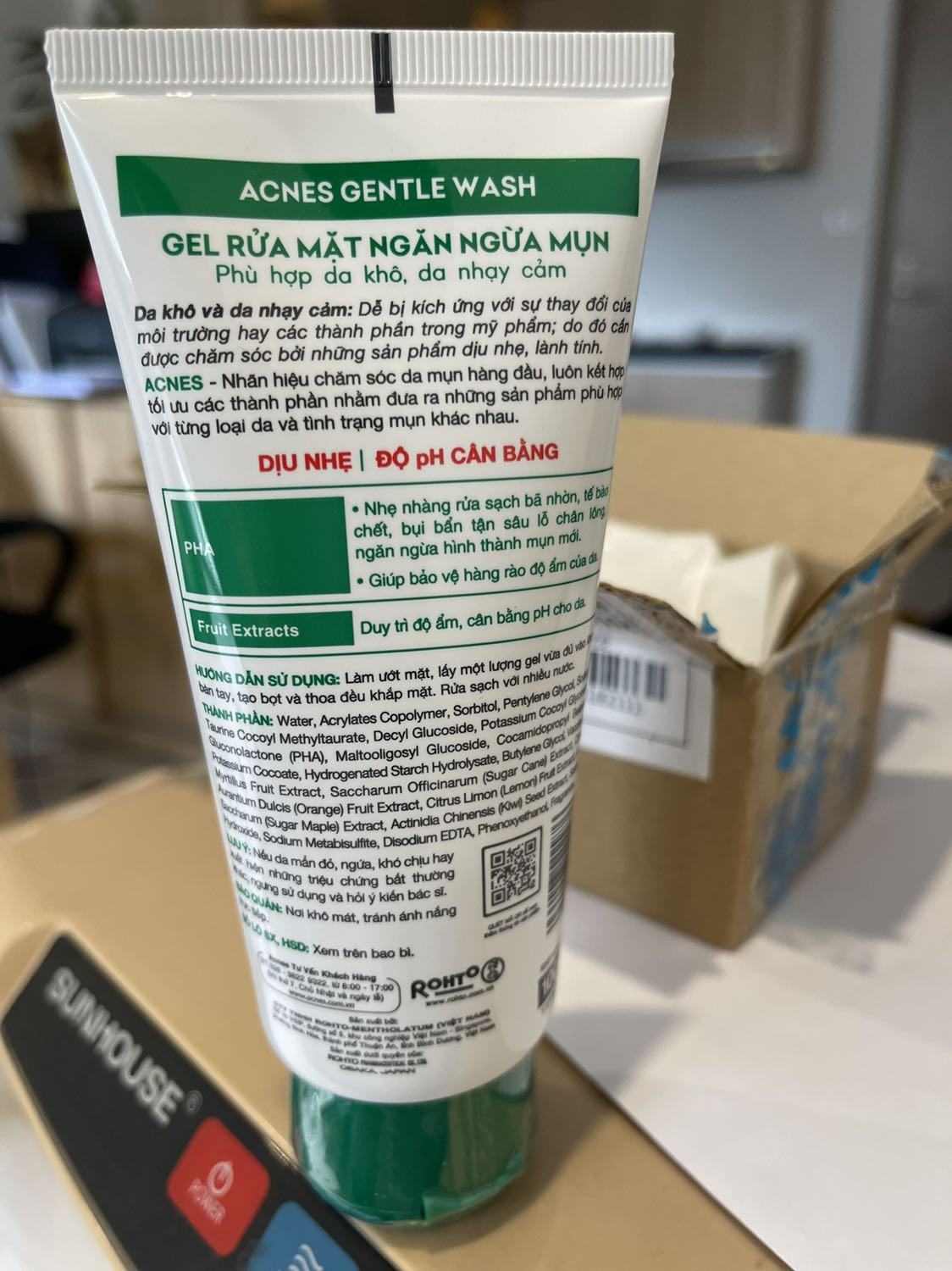 Hàng chính hãng, mall nên làm ăn nhanh gọn hơn hẳn. Đóng gói cũng chắc chắn, dù là gói hàng có chút xíu. Mình mua này cho con gái dùng, bé nói xài tốt, rửa mặt sạch, ko bị khô da Hàng chính hãng, mall nên làm ăn nhanh gọn hơn hẳn. Đóng gói cũng chắc chắn, dù là gói hàng có chút xíu. Mình mua này cho con gái dùng, bé nói xài tốt, rửa mặt sạch, ko bị khô da