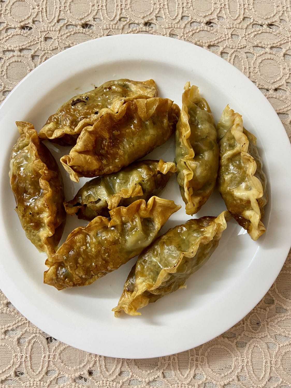 Nồi to, máy chạy êm, dễ thao tác điều khiển và vệ sinh, *** nấu thử khá nhanh và tiện lợi, có nồi này rồi sẽ hạn chế ít ăn dầu mỡ tốt cho sức khoẻ, không biết có tiết kiệm điện năng và bền hay ko, cần theo dõi một thời gian mới đánh giá kỹ được