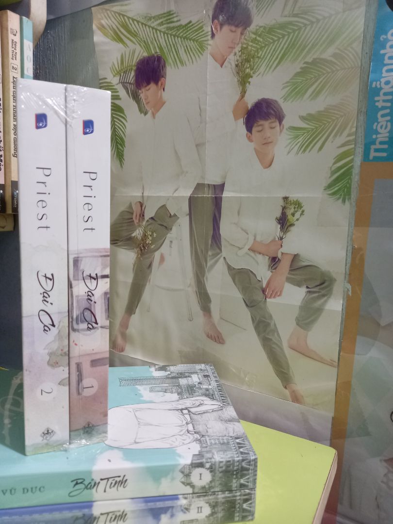 Phải nói là chưa bao giờ thất vọng về fahasha lun. Shipper dễ thương, sách ko gấp nếp đc bọc bằng miếng xốp. Nhân dịp fahasha 7.7 nên hốt đc e về dù là ra lâu r nhưng giờ mới dành dụm mua được lun á.Sẽ ủng hộ fahasha dài dài.?????